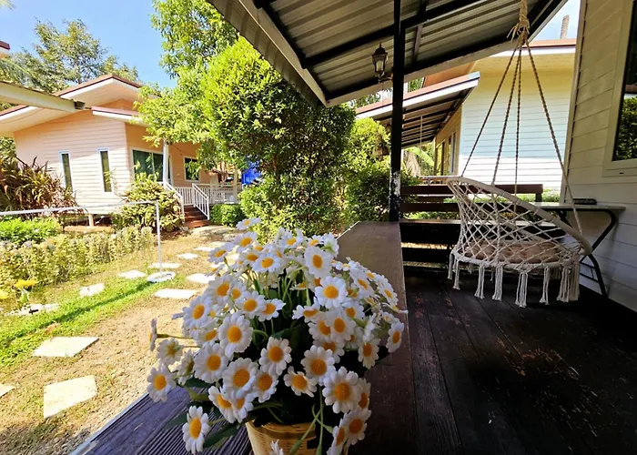 Baan Suan Khun Ta บ้านพักสวนคุณตา