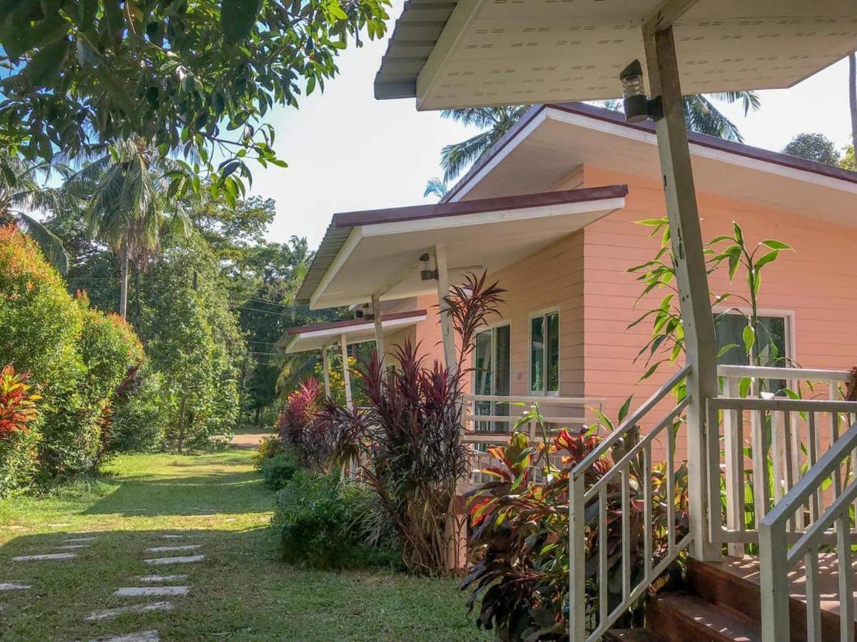 Дом отдыха Baan Suan Khun Ta บ้านพักสวนคุณตา