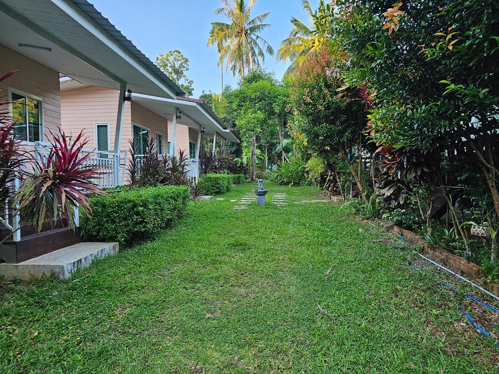 Baan Suan Khun Ta บ้านพักสวนคุณตา Ко Чанг