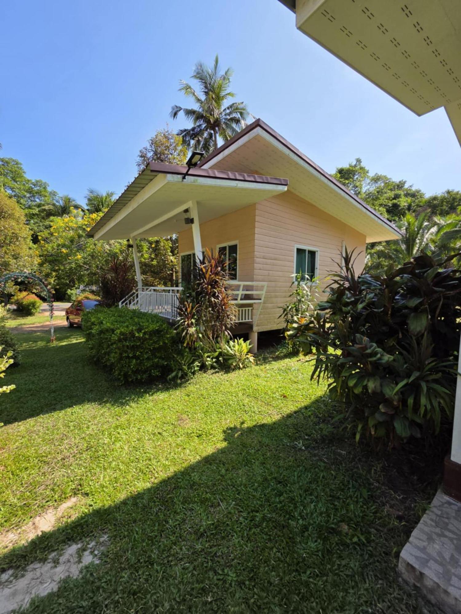 Baan Suan Khun Ta บ้านพักสวนคุณตา *