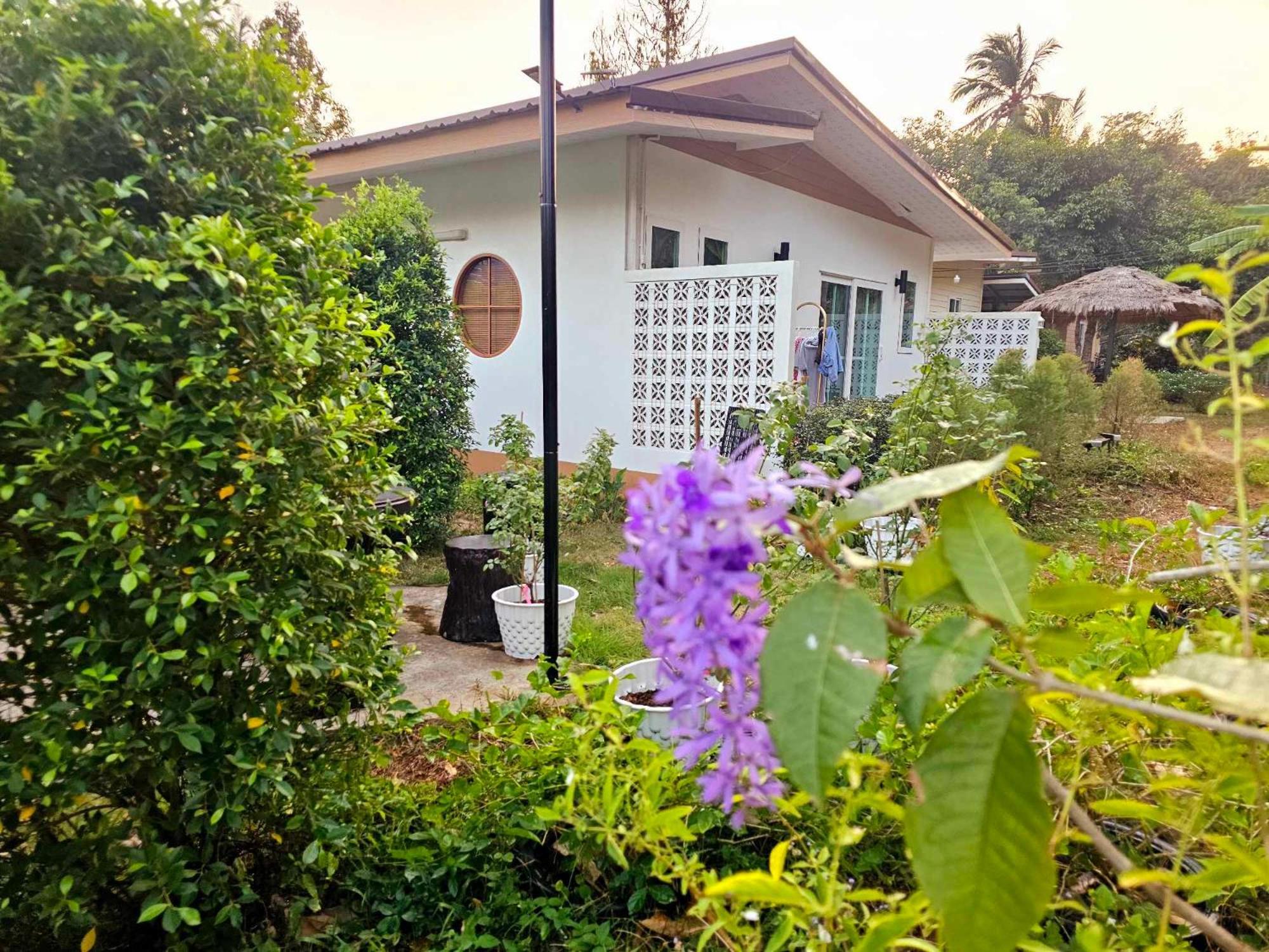 Baan Suan Khun Ta บ้านพักสวนคุณตา * Koh Chang